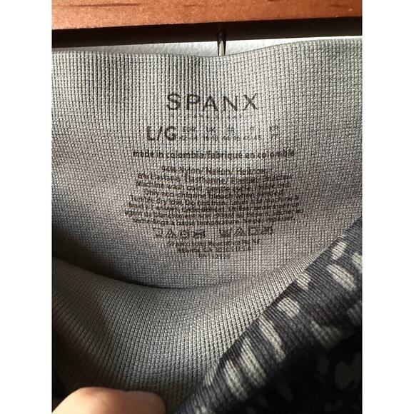 SPANX Look At Me Now seamless leggings women's size large - Picture 3 of 5
